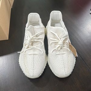 Yeezy boost 350 v2 color bone 9.5